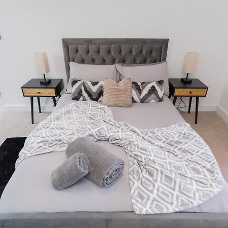 Villa The Broad Oaks Solihull Esterno foto